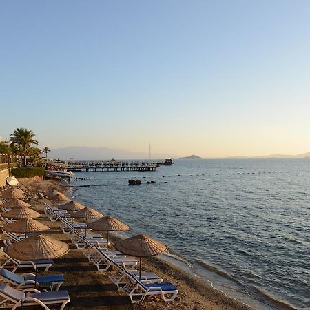 Ado Beach Hotel 图尔古特雷斯 外观 照片