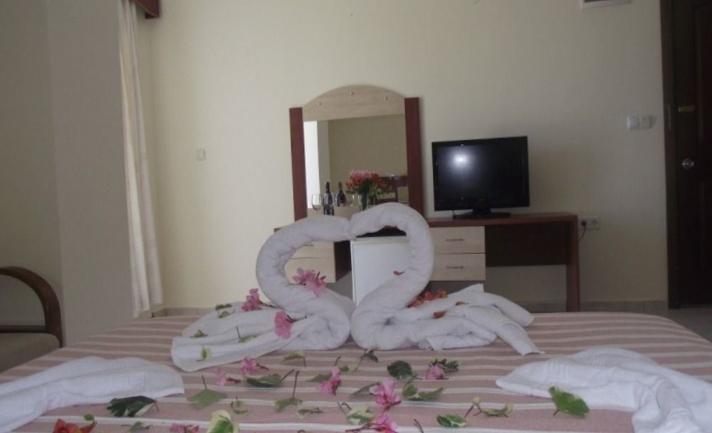 Ado Beach Hotel 图尔古特雷斯 外观 照片