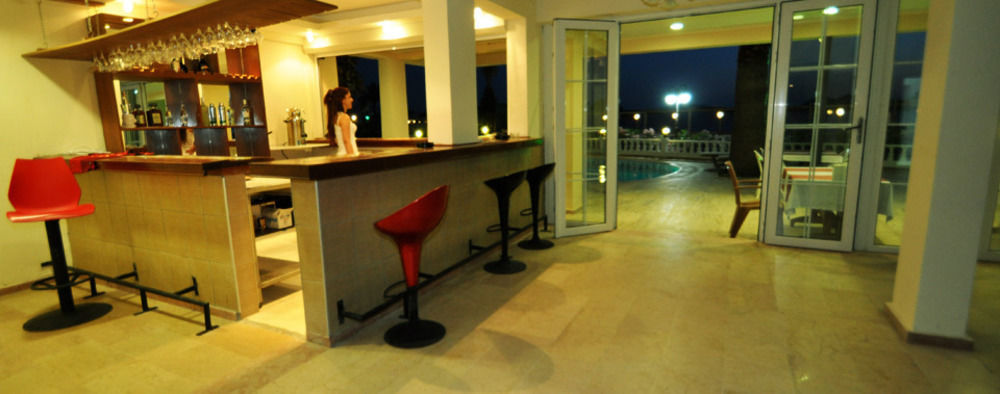 Ado Beach Hotel 图尔古特雷斯 外观 照片